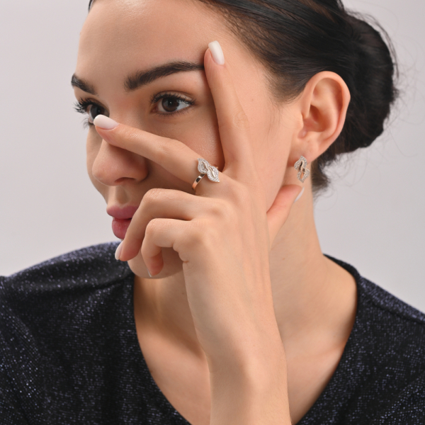 Срібна каблучка з золотими пластинками і фіанітами