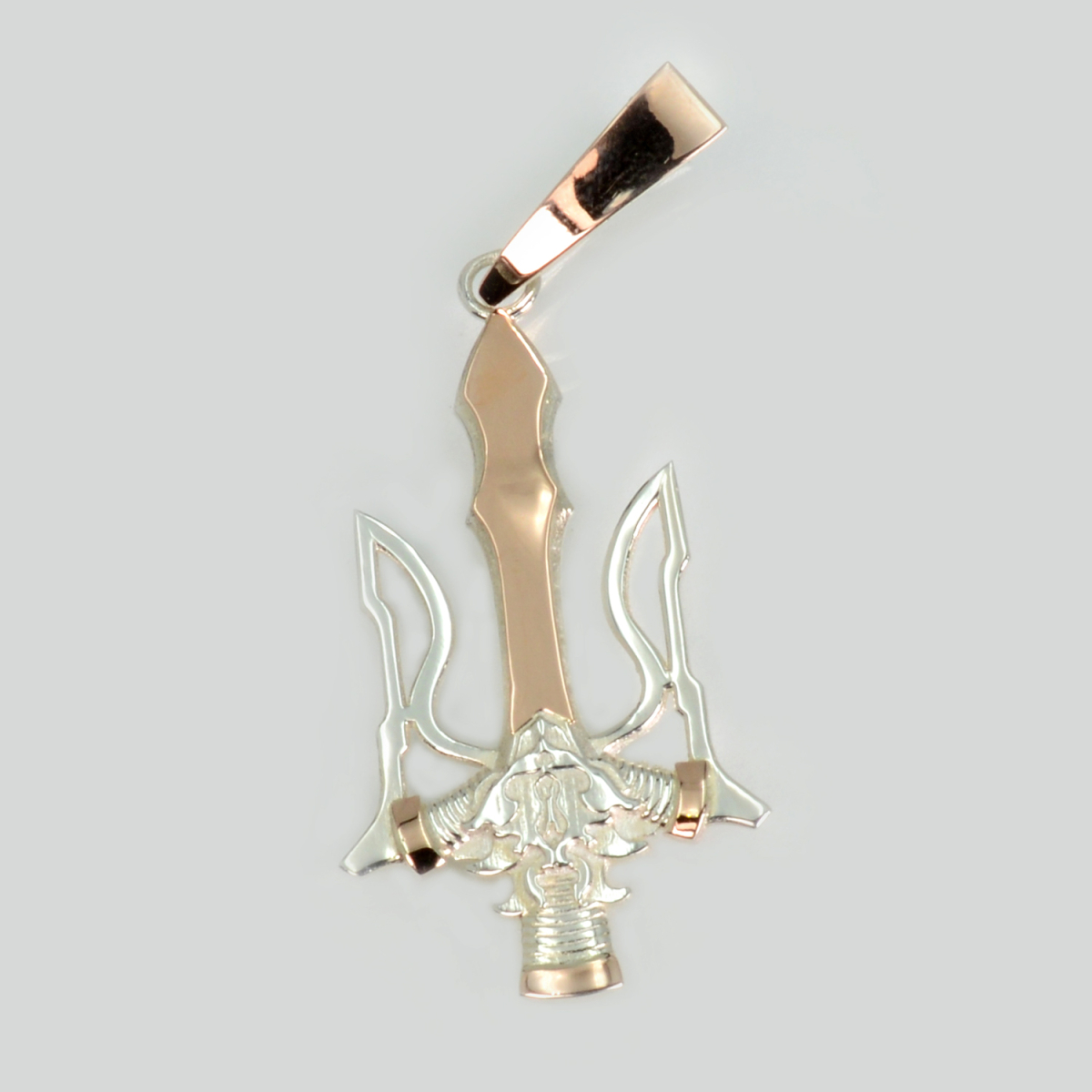 Срібна підвіска з золотими вставками та гербом Ураїни