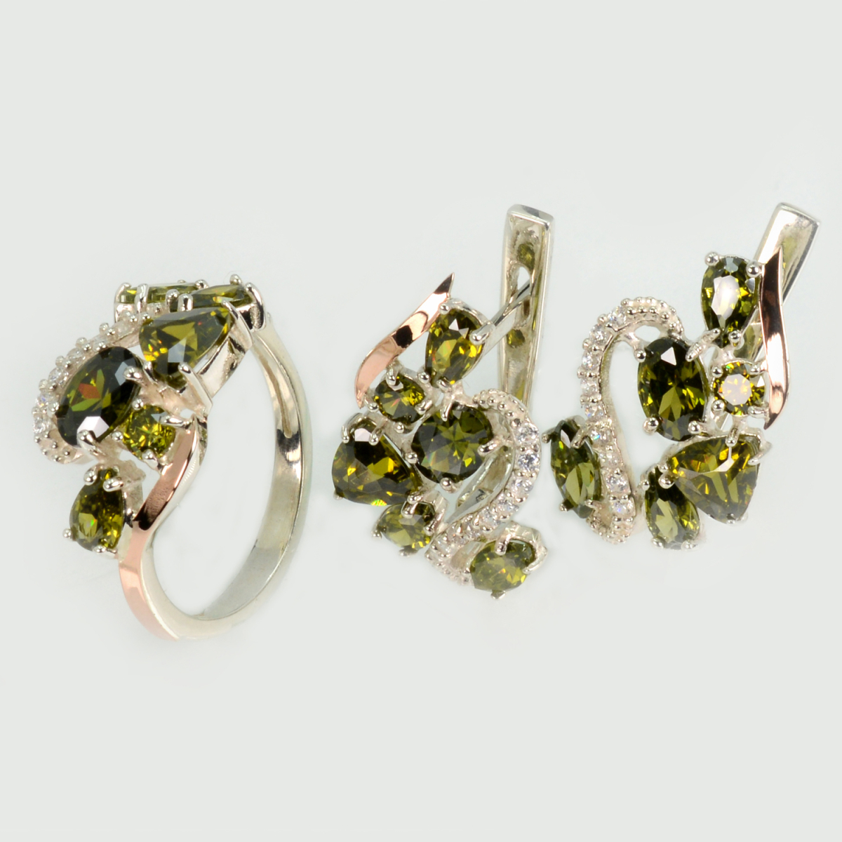 Срібний набір з золотими пластинами