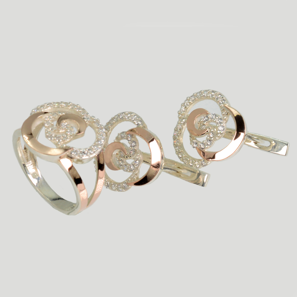 Срібний набір з золотими пластинами