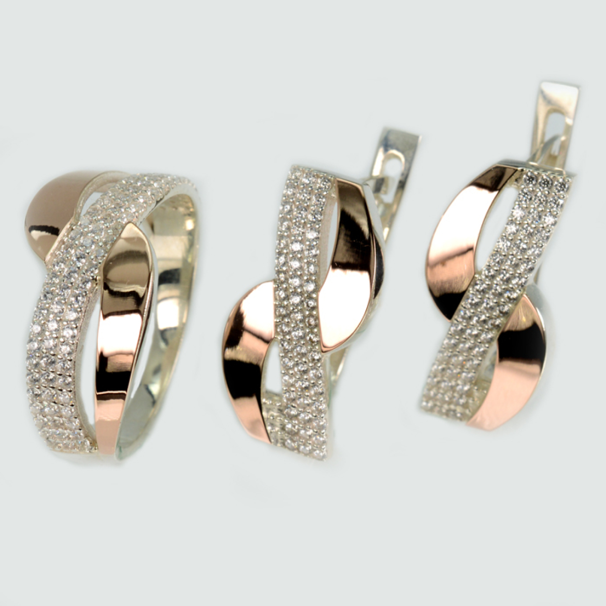 Срібний набір з золотими пластинами