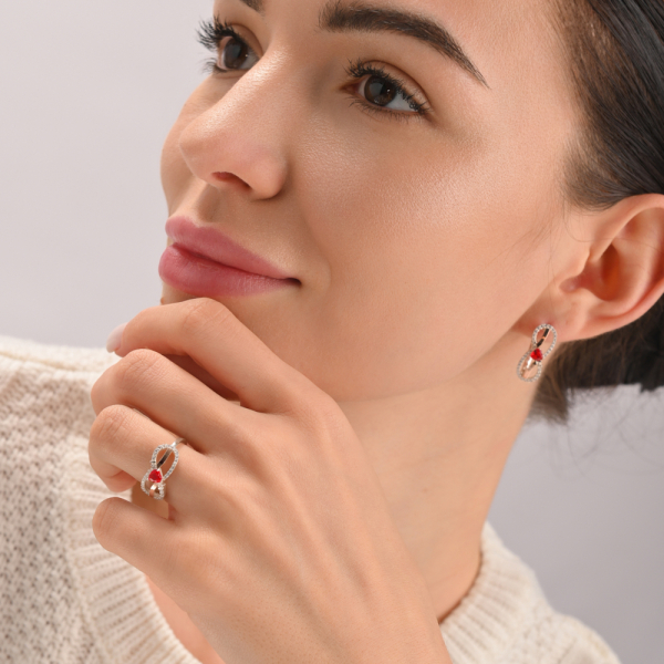 Серебряное кольцо с золотыми вставками "MOM"