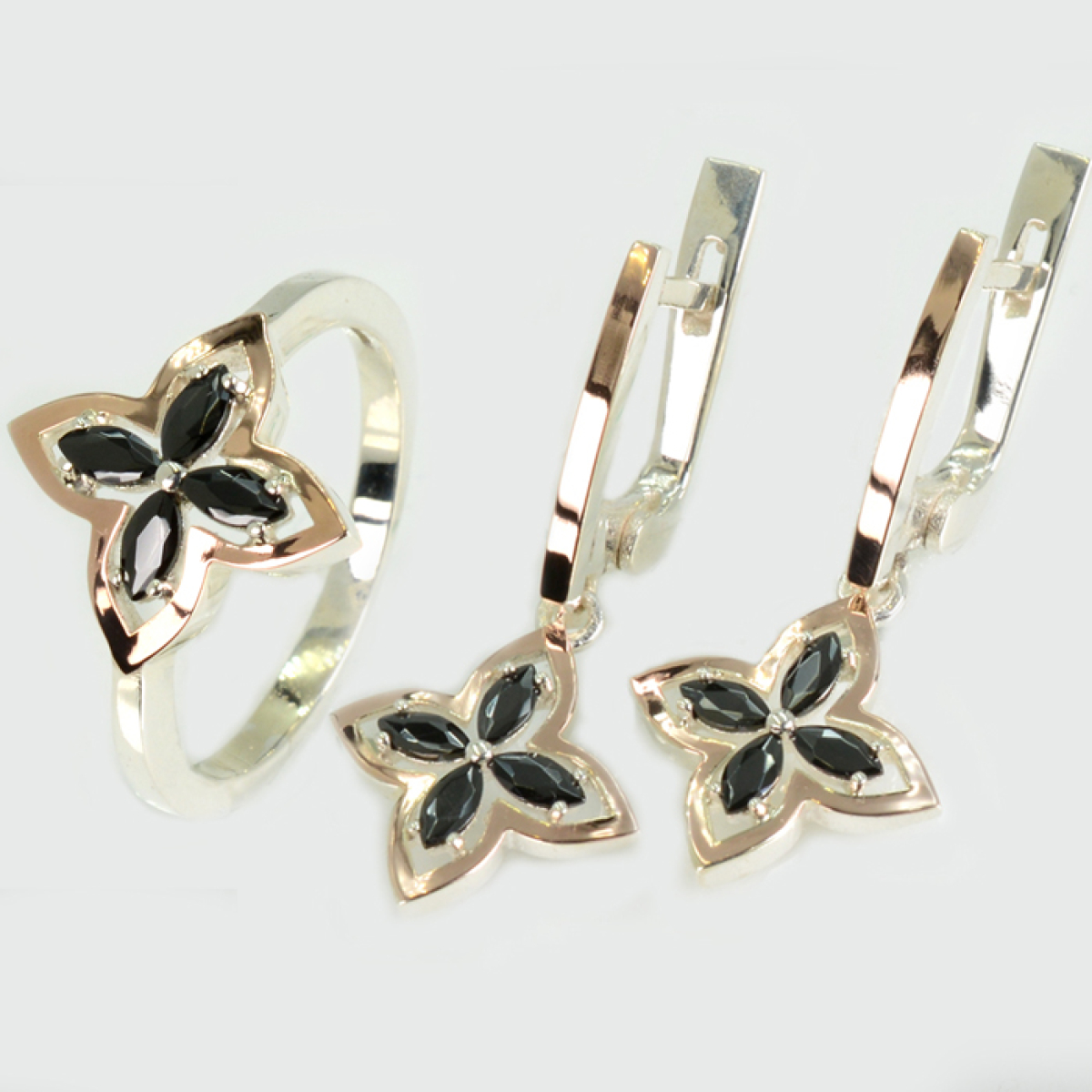 Срібний набір з золотими пластинами