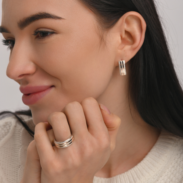 Срібна каблучка з золотими вставками