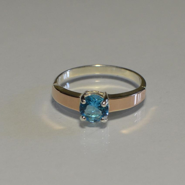 Срібна каблучка з золотими вставками