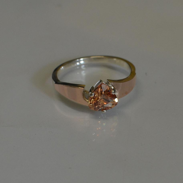 Срібна каблучка з золотими вставками