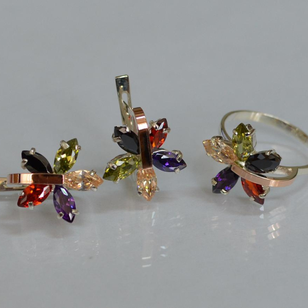 Срібний гарнітур із золотими вставками