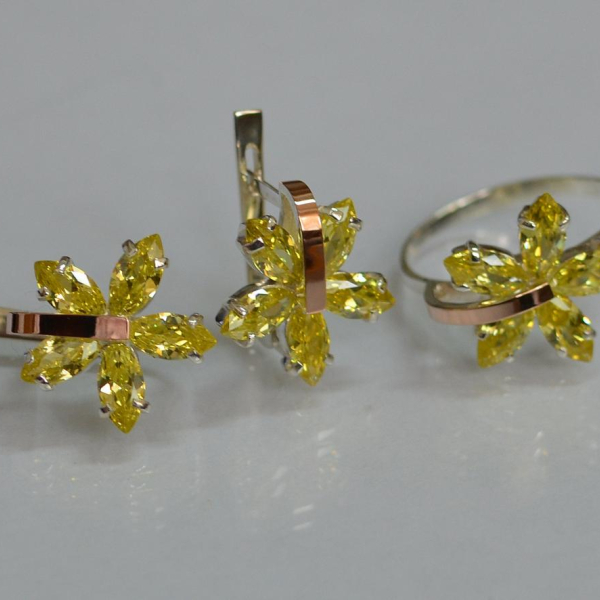 Срібний гарнітур із золотими вставками