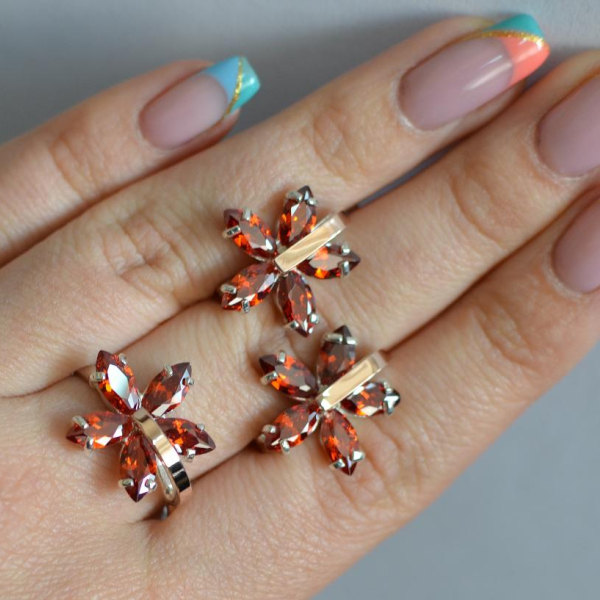 Срібний гарнітур із золотими вставками