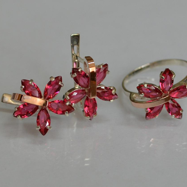 Срібний гарнітур із золотими вставками