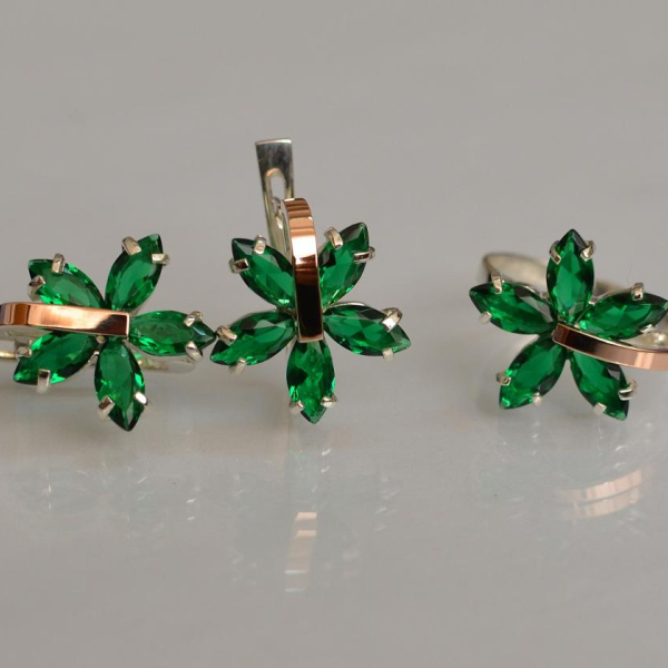 Срібний гарнітур із золотими вставками