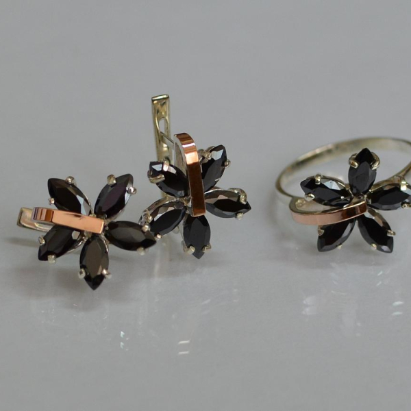 Срібний гарнітур із золотими вставками