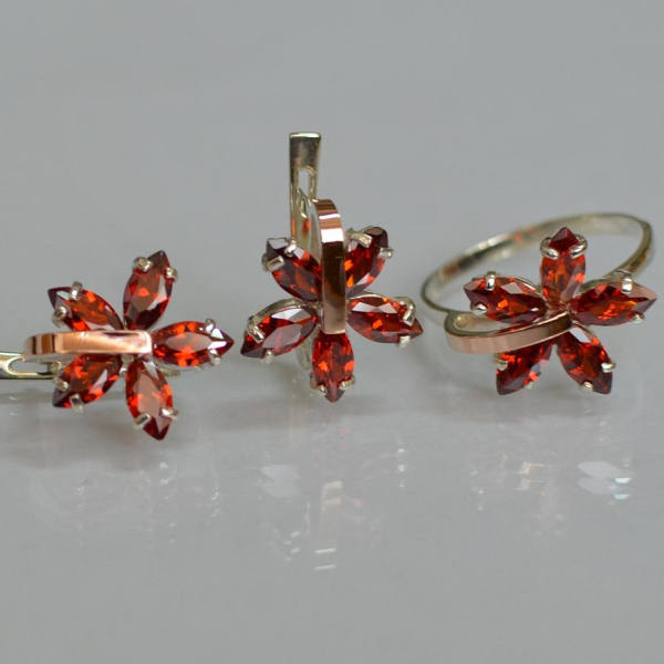 Срібний гарнітур із золотими вставками