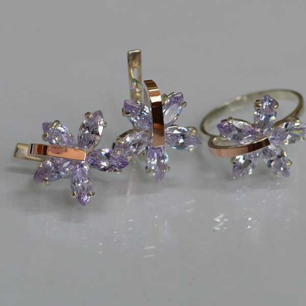 Срібний гарнітур із золотими вставками