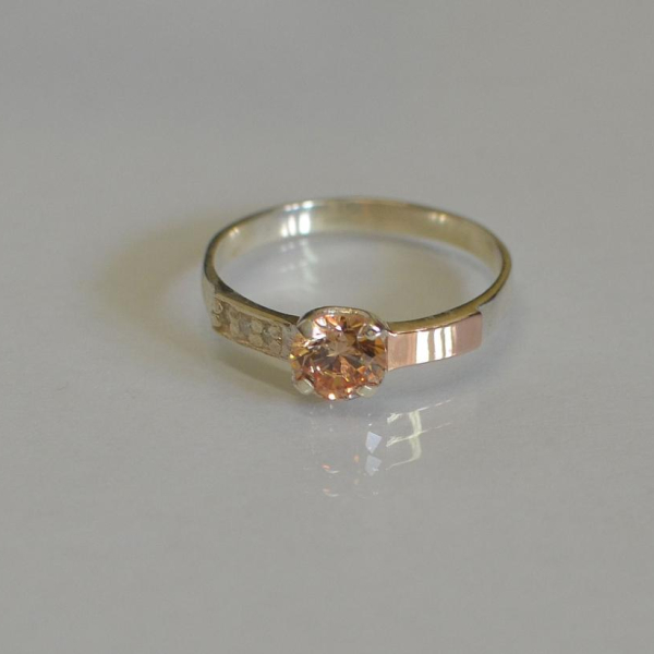 Срібна каблучка з золотими вставками