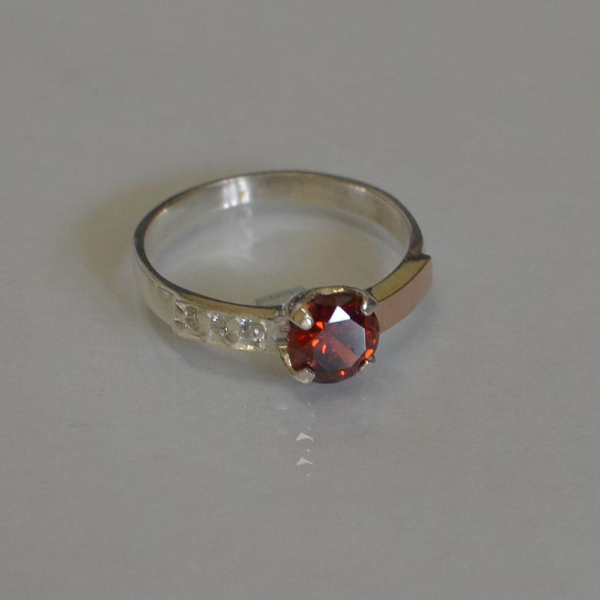 Срібна каблучка з золотими вставками