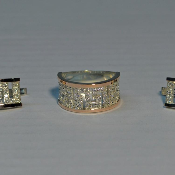 Срібний набір із золотими пластинами