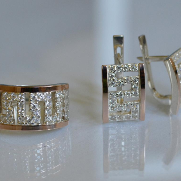 Срібний набір із золотими пластинами