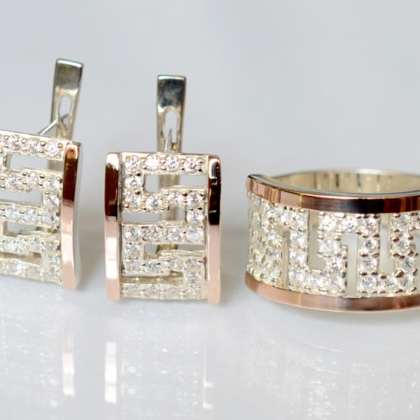 Срібний набір із золотими пластинами