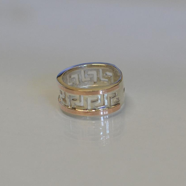 Срібна каблучка з напайками із золота