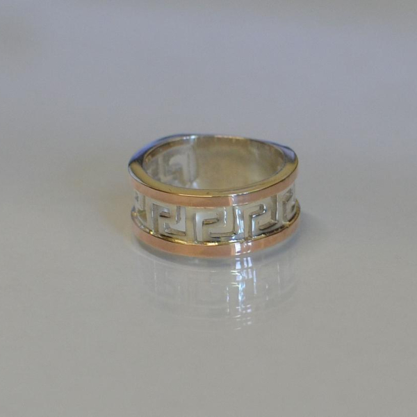 Срібна каблучка з напайками із золота