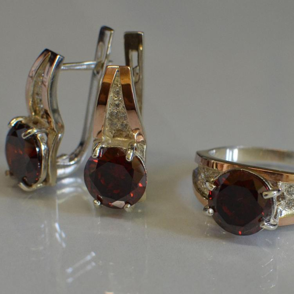 Срібний комплект з золотими пластинами