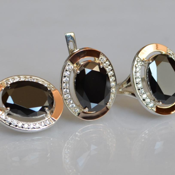 Срібний гарнітур зі вставками з золота