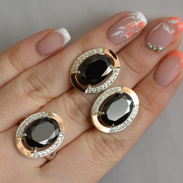 Срібний гарнітур зі вставками з золота