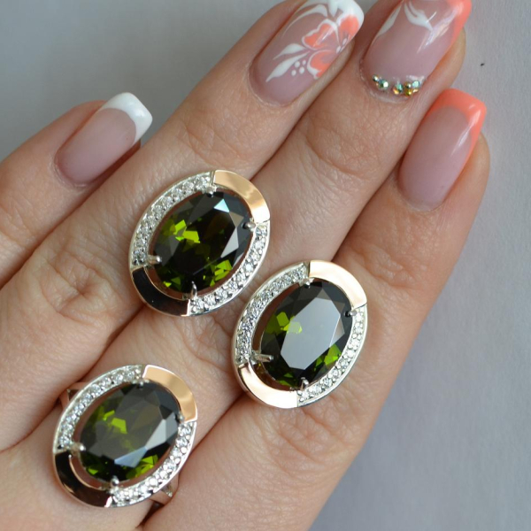 Срібний гарнітур зі вставками з золота