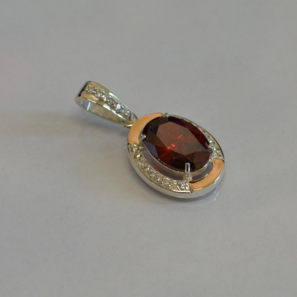 Серебряная подвеска со вставками из золота