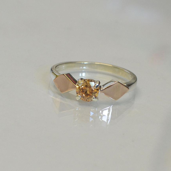 Срібна каблучка  зі вставками з золота