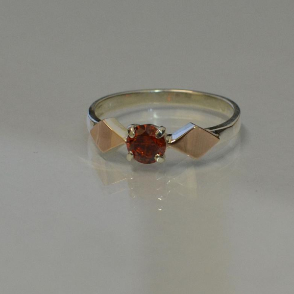 Срібна каблучка  зі вставками з золота