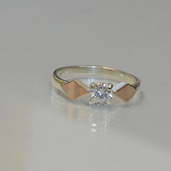 Срібна каблучка  зі вставками з золота