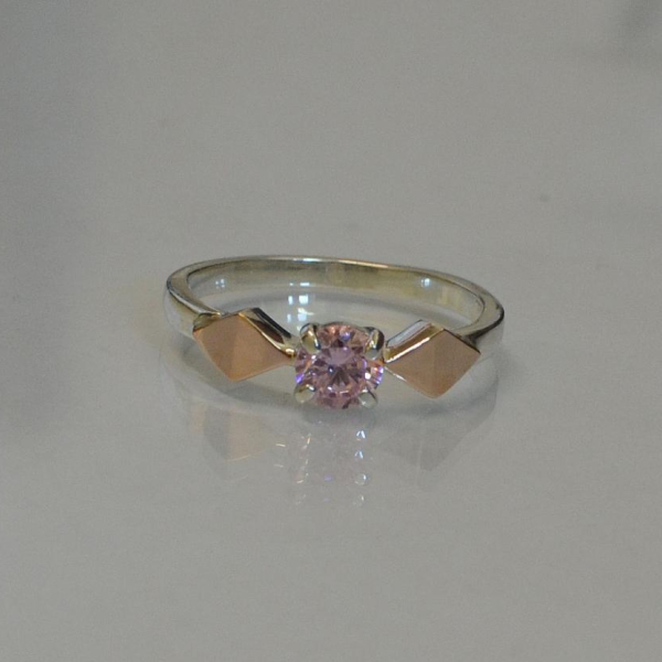 Срібна каблучка  зі вставками з золота