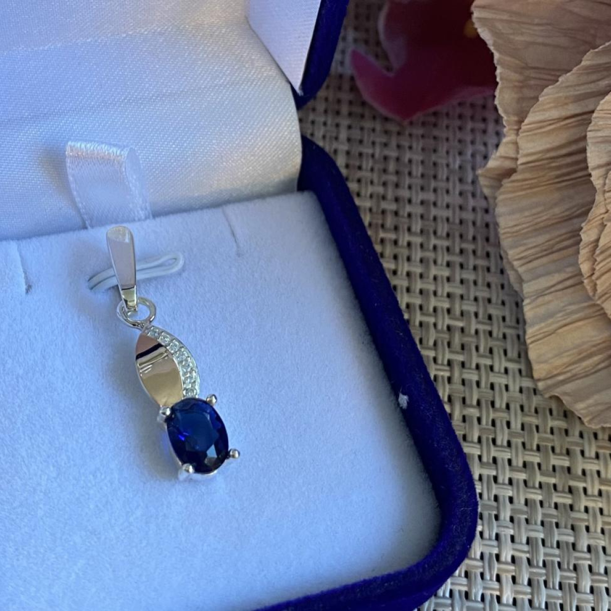 Серебряная подвеска с золотими вставками