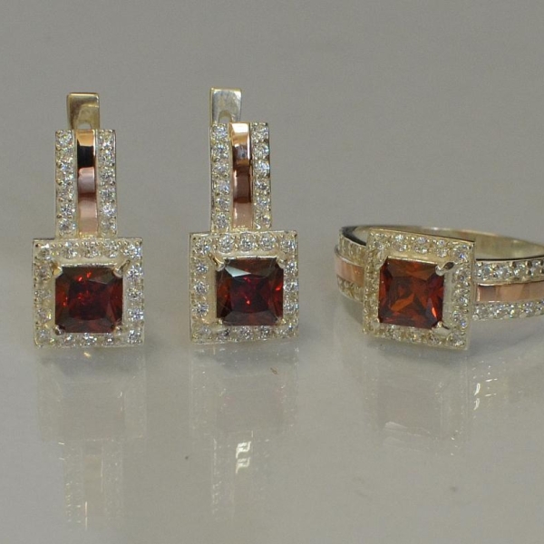 Срібний набір із золотими вставками