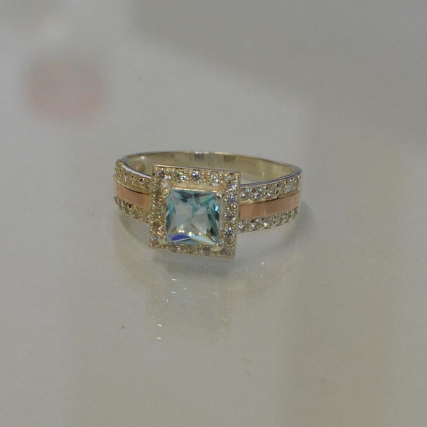 Серебряное кольцо с золотыми вставками