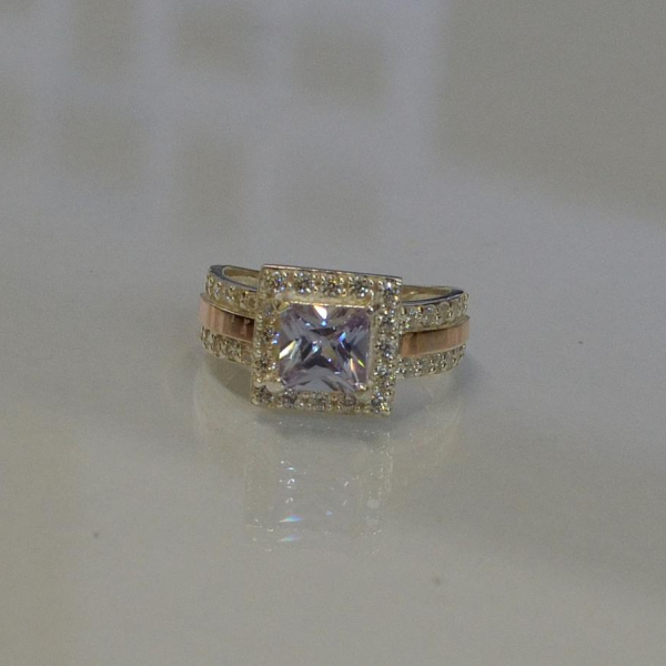 Серебряное кольцо с золотыми вставками