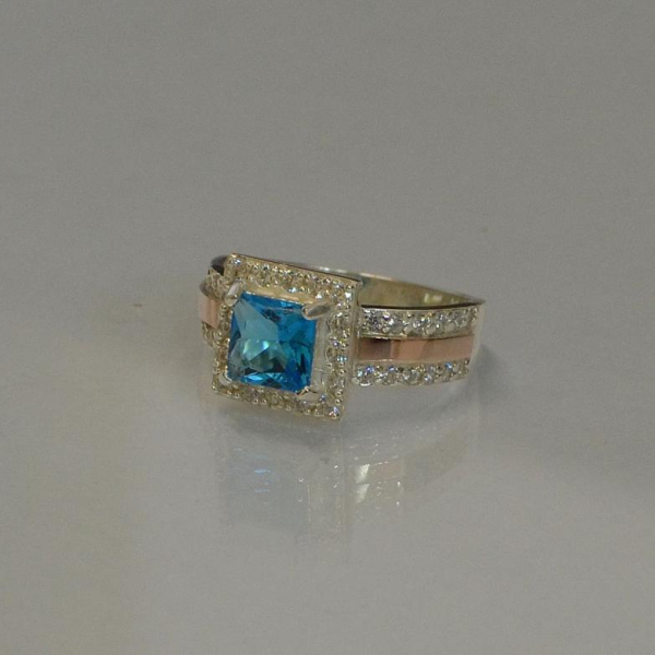 Серебряное кольцо с золотыми вставками