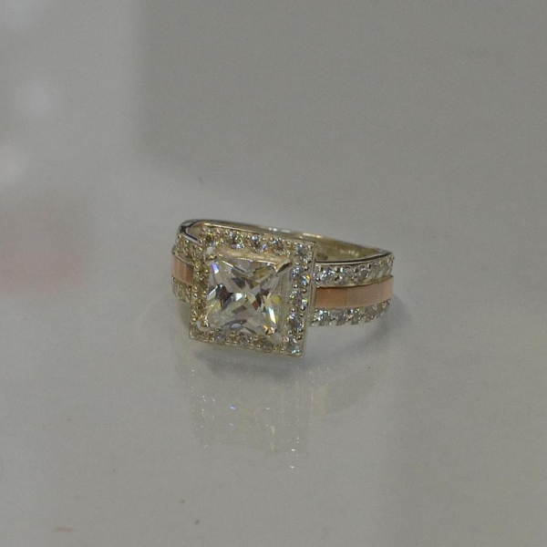 Серебряное кольцо с золотыми вставками