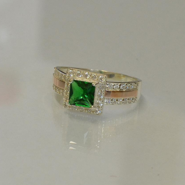 Серебряное кольцо с золотыми вставками