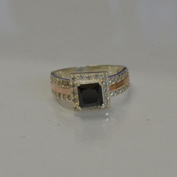 Серебряное кольцо с золотыми вставками