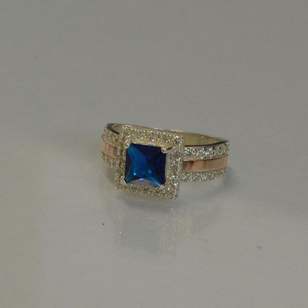 Серебряное кольцо с золотыми вставками