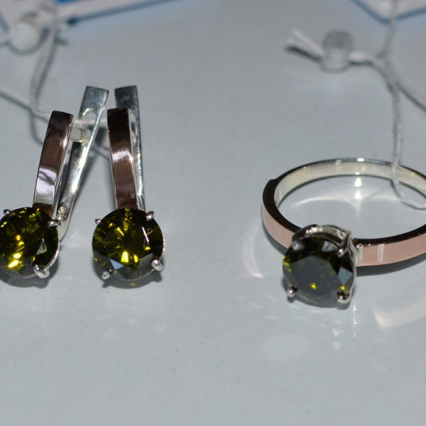 Срібний гарнітур із золотими вставками