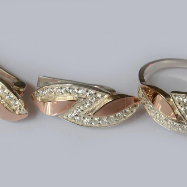 Срібний набір із золотими пластинами