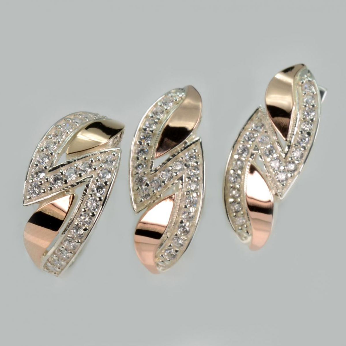 Срібний набір із золотими пластинами