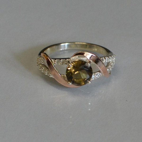 Каблучка срібна з золотими наклакдами та кубічним цирконієм