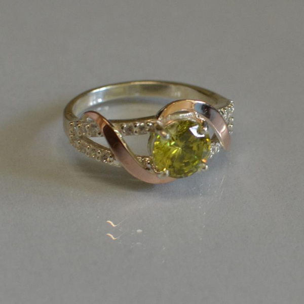 Каблучка срібна з золотими наклакдами та кубічним цирконієм