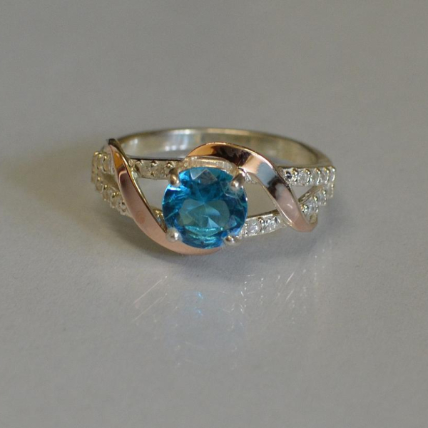 Каблучка срібна з золотими наклакдами та кубічним цирконієм