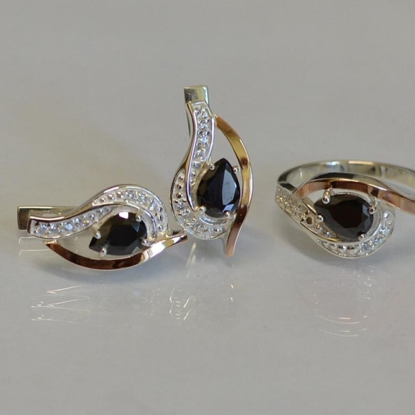 Гарнітур із срібла